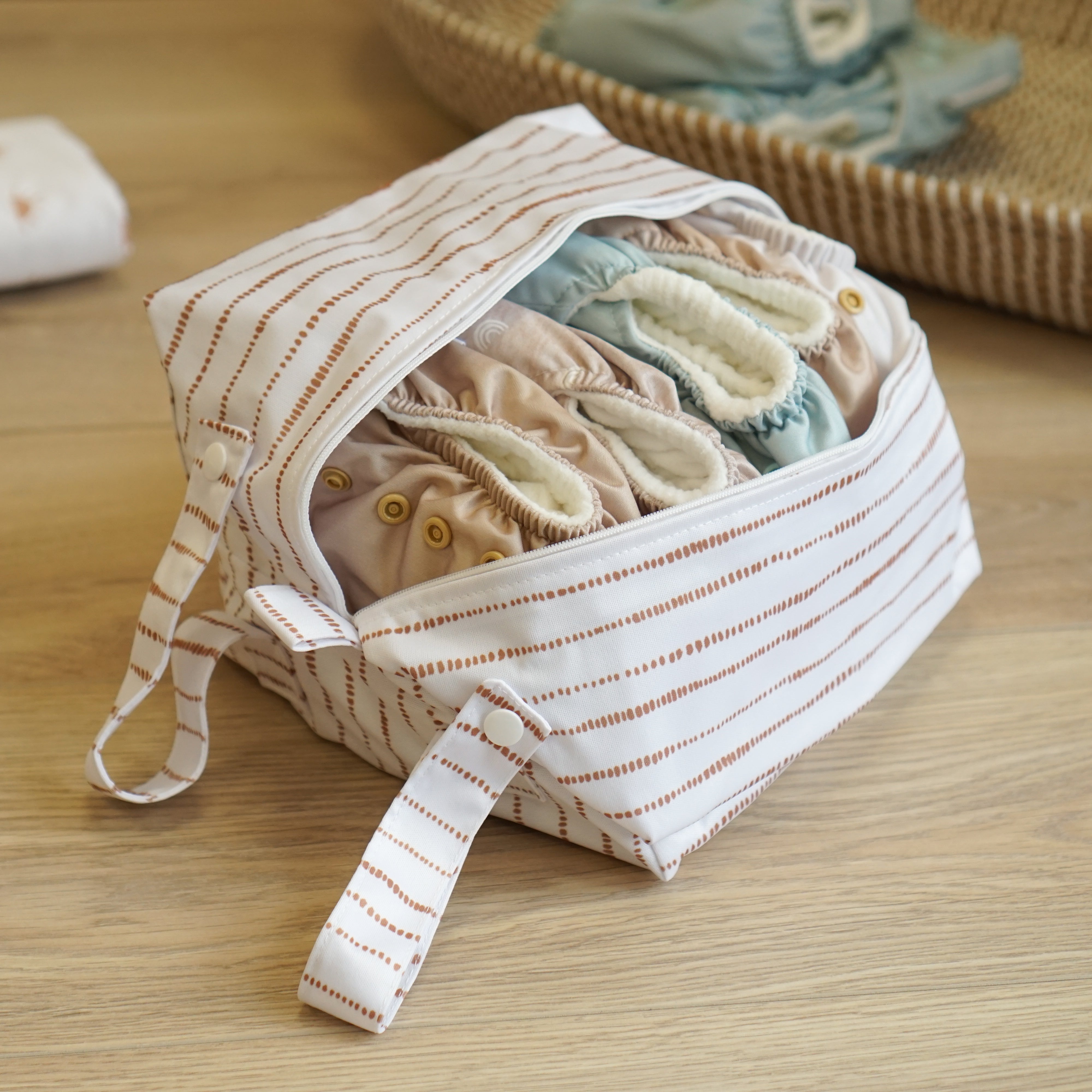 Reusable nappy pod unisex in dune white